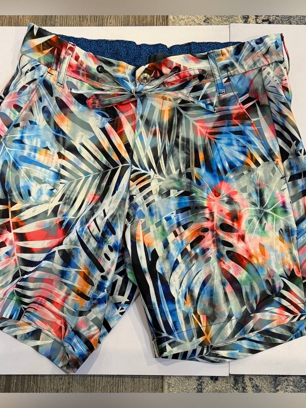 Robert Graham Men’s Blue Black Tropical Leaf Shorts Size 30